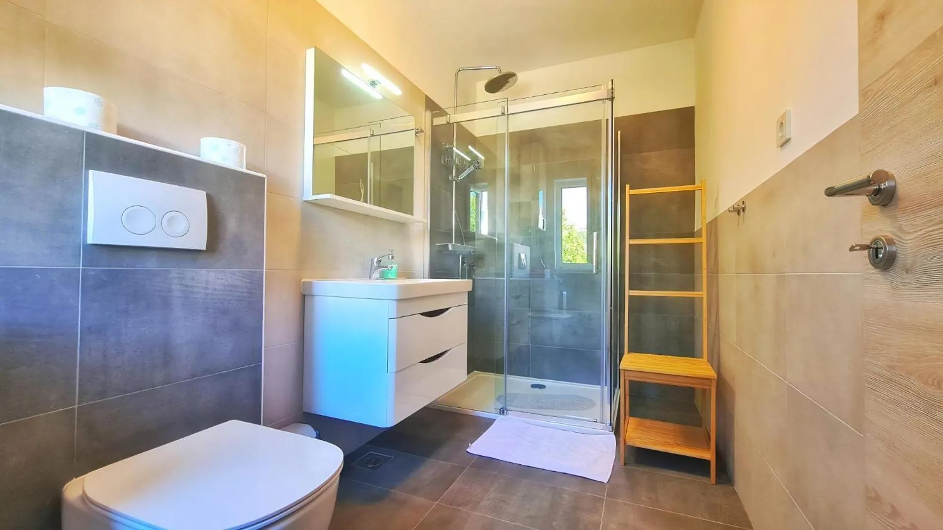 Appartement Grosse Wohnung In Palit Mit Privatem Balkon